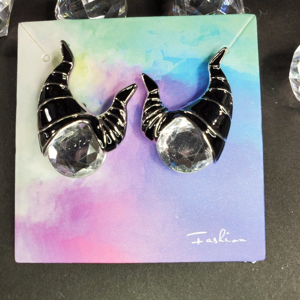 Villain Maleficent Horns Enamel Stud Earrings - Picture 3 of 8